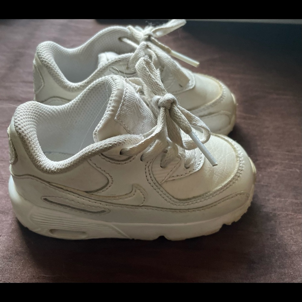 Size 6c air forces, worn still in good condition. will clean up before shipped.